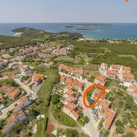 Apartament 100m2, Full Opremljen, Privatni Parking. Pula