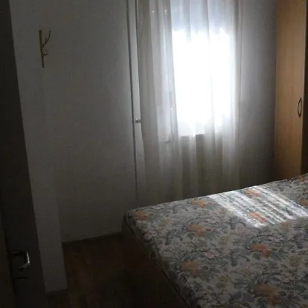 100m2, Full Opremljen, Privatni Parking. Apartament Pula