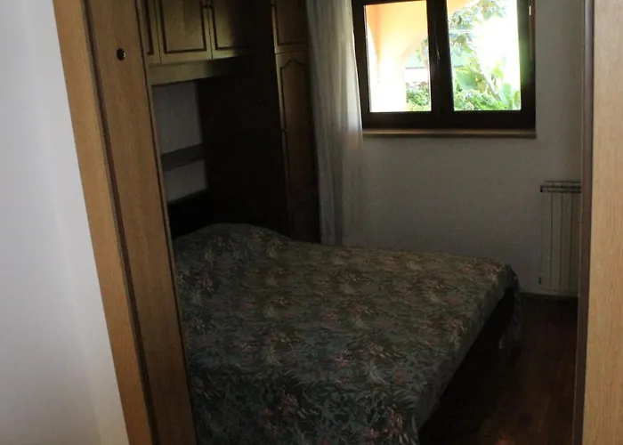 Appartamento 100m2, Full Opremljen, Privatni Parking. Pola